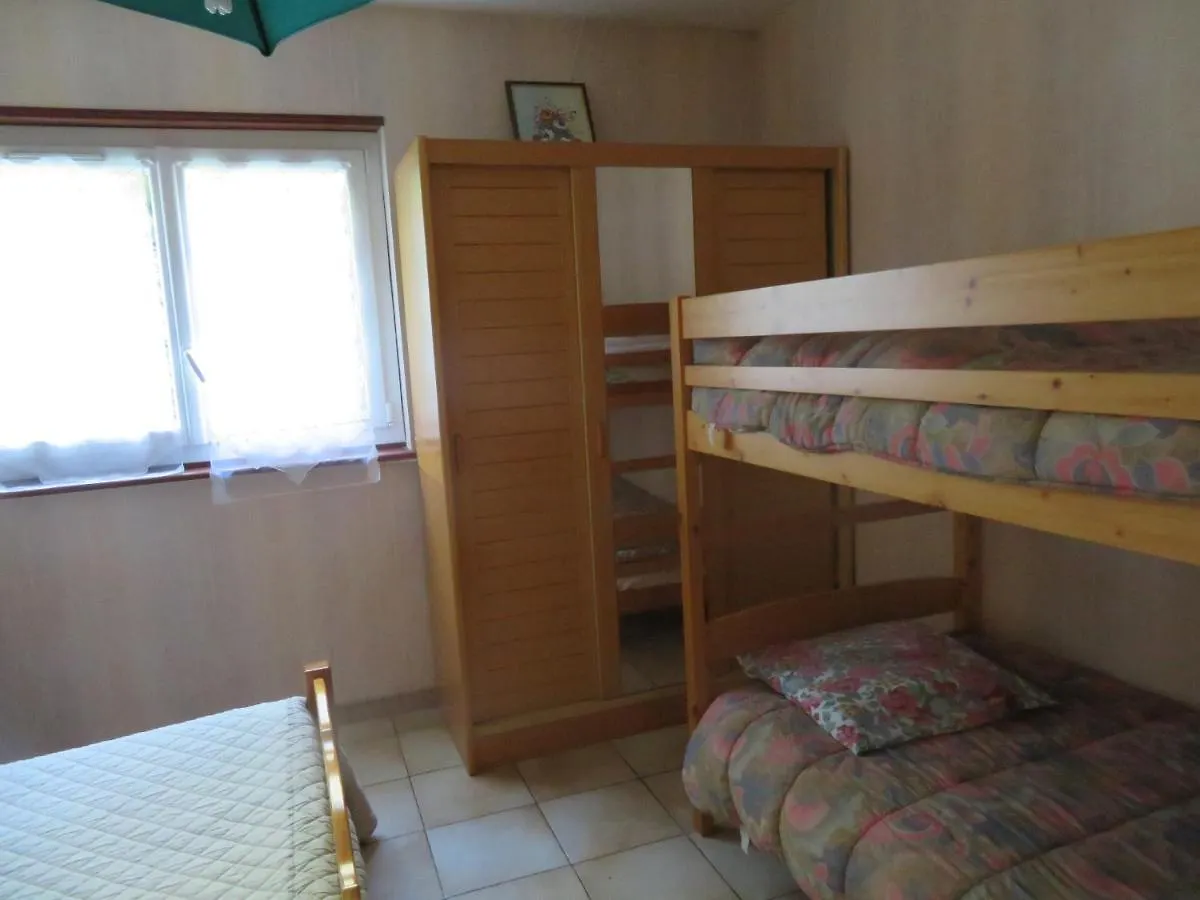 Chambre D'Hotes Les Menhirs Moulin-Mage Bed & Breakfast