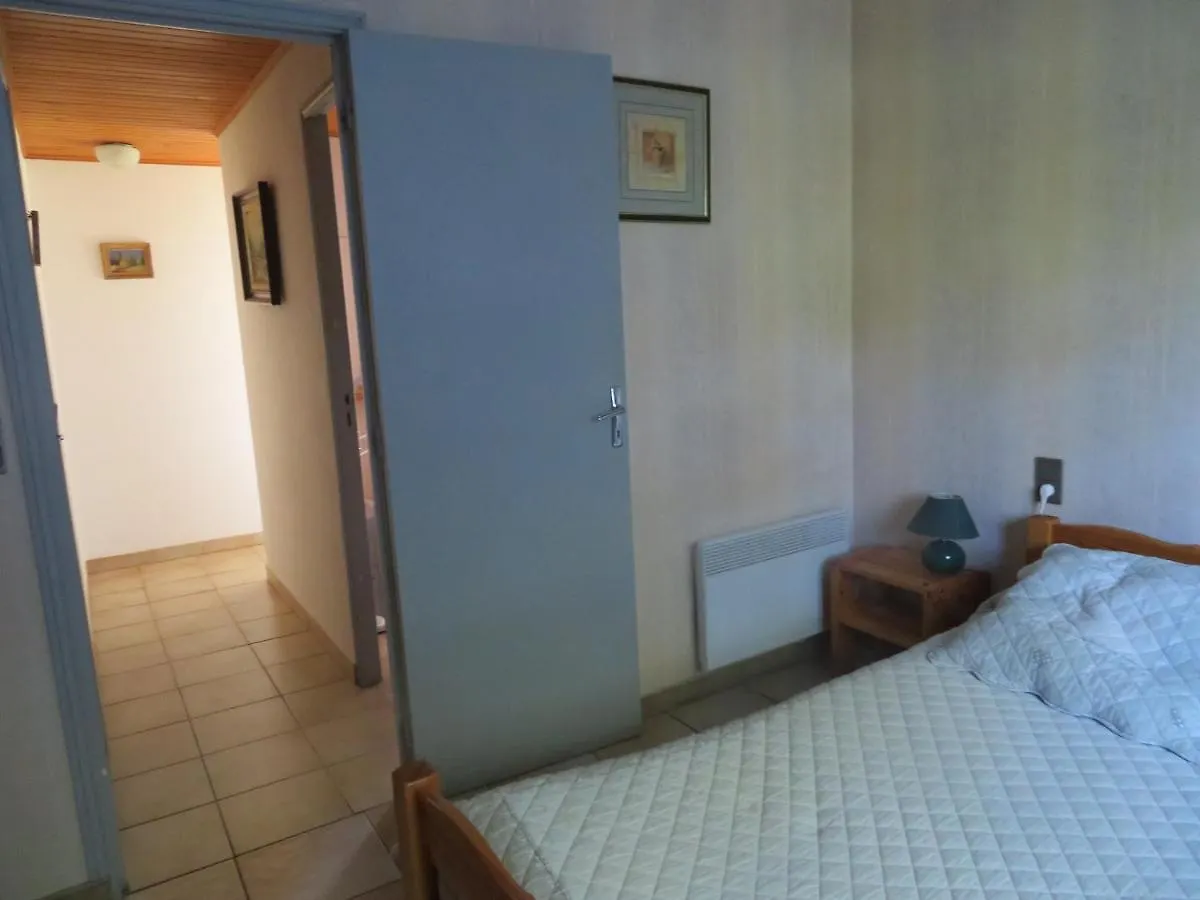 Chambre D'Hotes Les Menhirs Moulin-Mage 0*,  France